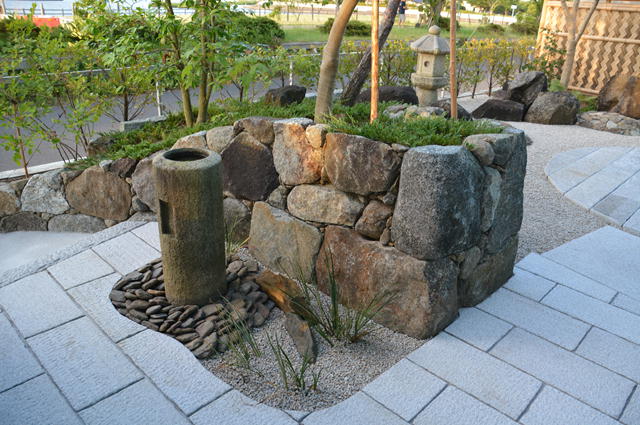 霞ヶ浦を借景にした庭/筑波石、霞ヶ浦、土浦市、茨城、つくば市