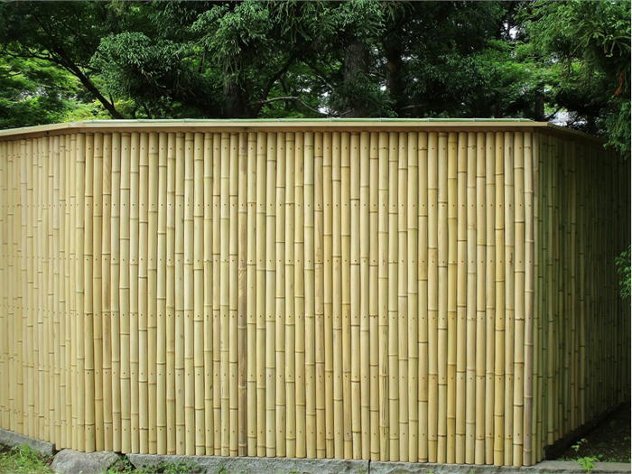 半分に割った竹を縦に張っていく木賊垣/木賊塀による外構、外構工事、塀、竹垣、茨城県