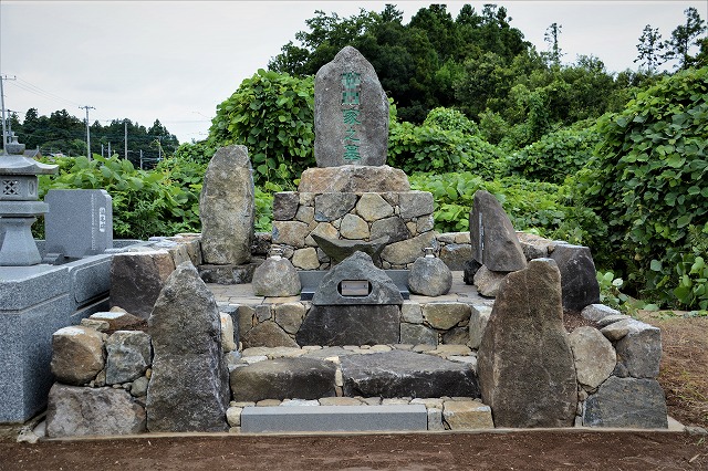 自然石のお墓その１/自然石を使ったお墓をお考えの際は古平園へ
